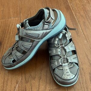 Orthofeet orthopedic sandals - 7.5 Wide - like new condition. Pewter and blue